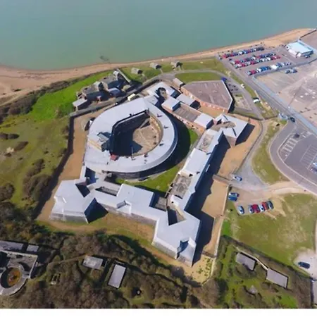 2 Bedroom Seafront Apartment Felixstowe Exterior photo