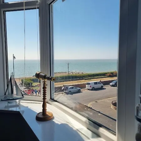 2 Bedroom Seafront Apartment Felixstowe Exterior photo