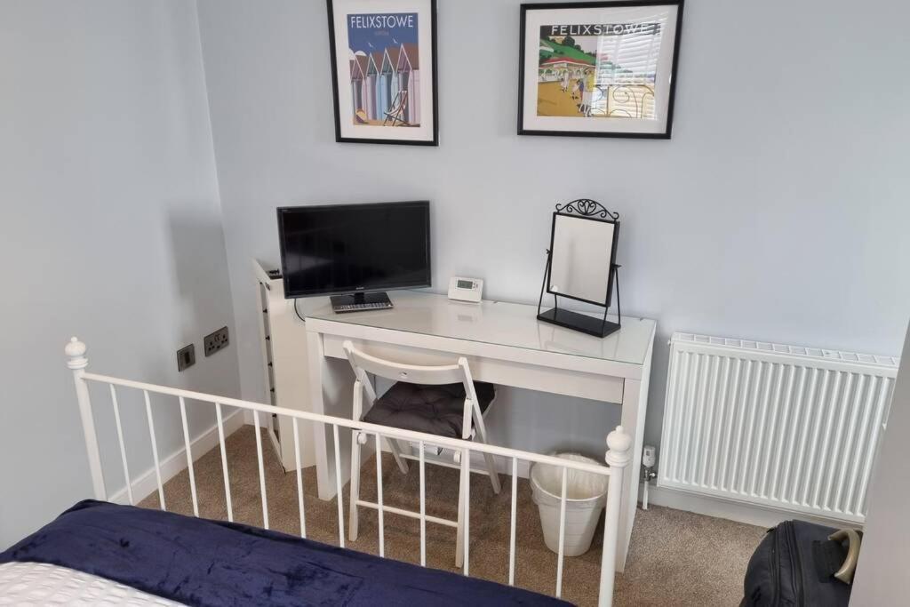 2 Bedroom Seafront Apartment *