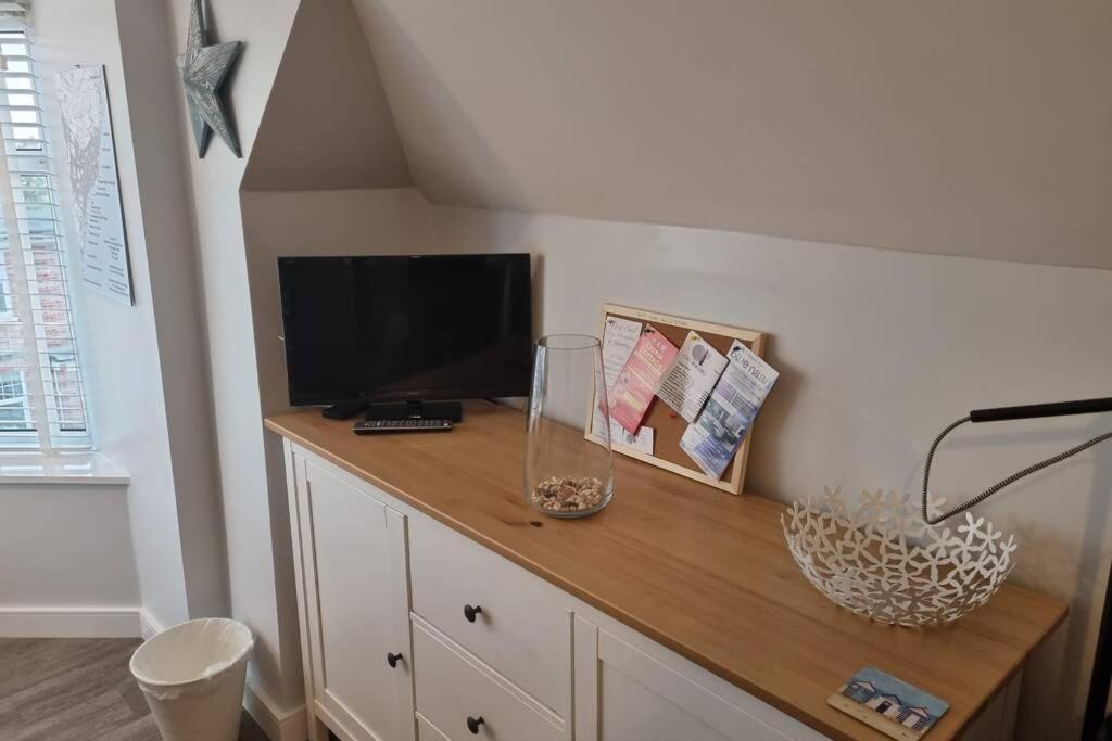 2 Bedroom Seafront Apartment *