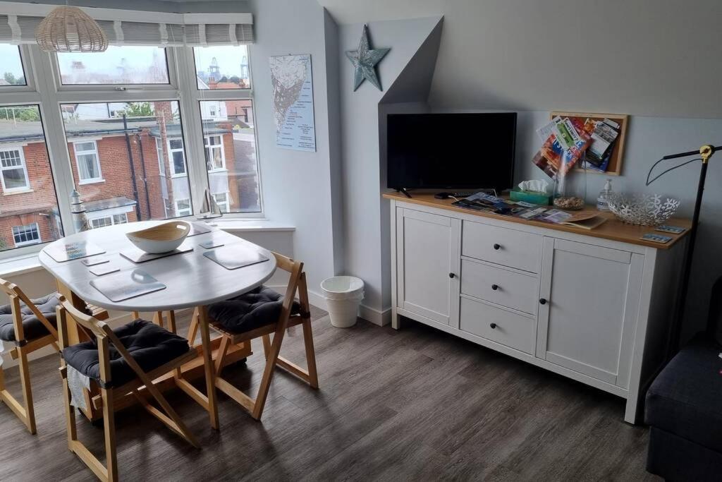 Apartment 2 Bedroom Seafront *