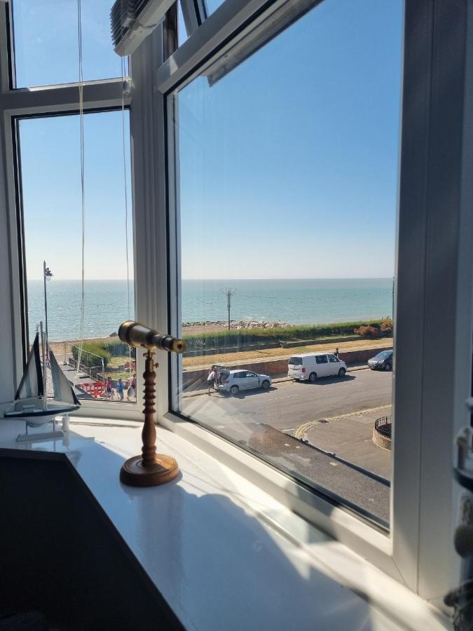 2 Bedroom Seafront Apartment Felixstowe